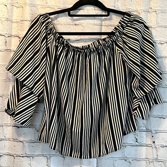 ⭐️ Forever 21 off the shoulder 2 ruffle sleeve shirt black white stripes M - Picture 1 of 16
